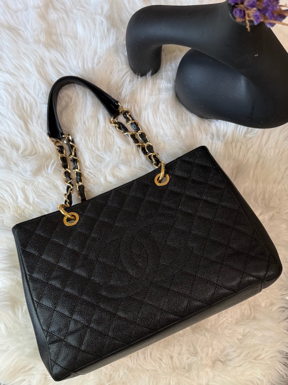 CHANEL GRAND TOTE IN CAVIAR LEATHER